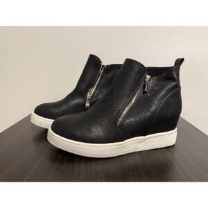 Hidden Wedge Sneaker Women’s Size 8